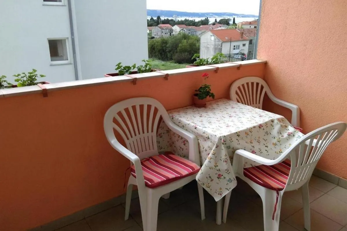 Apartments With A Parking Space Kastel Kambelovac, Kastela - 20998 0*,